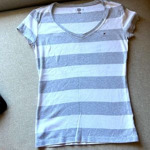 Tommy Hilfiger white and gray t-shirt excellent condition